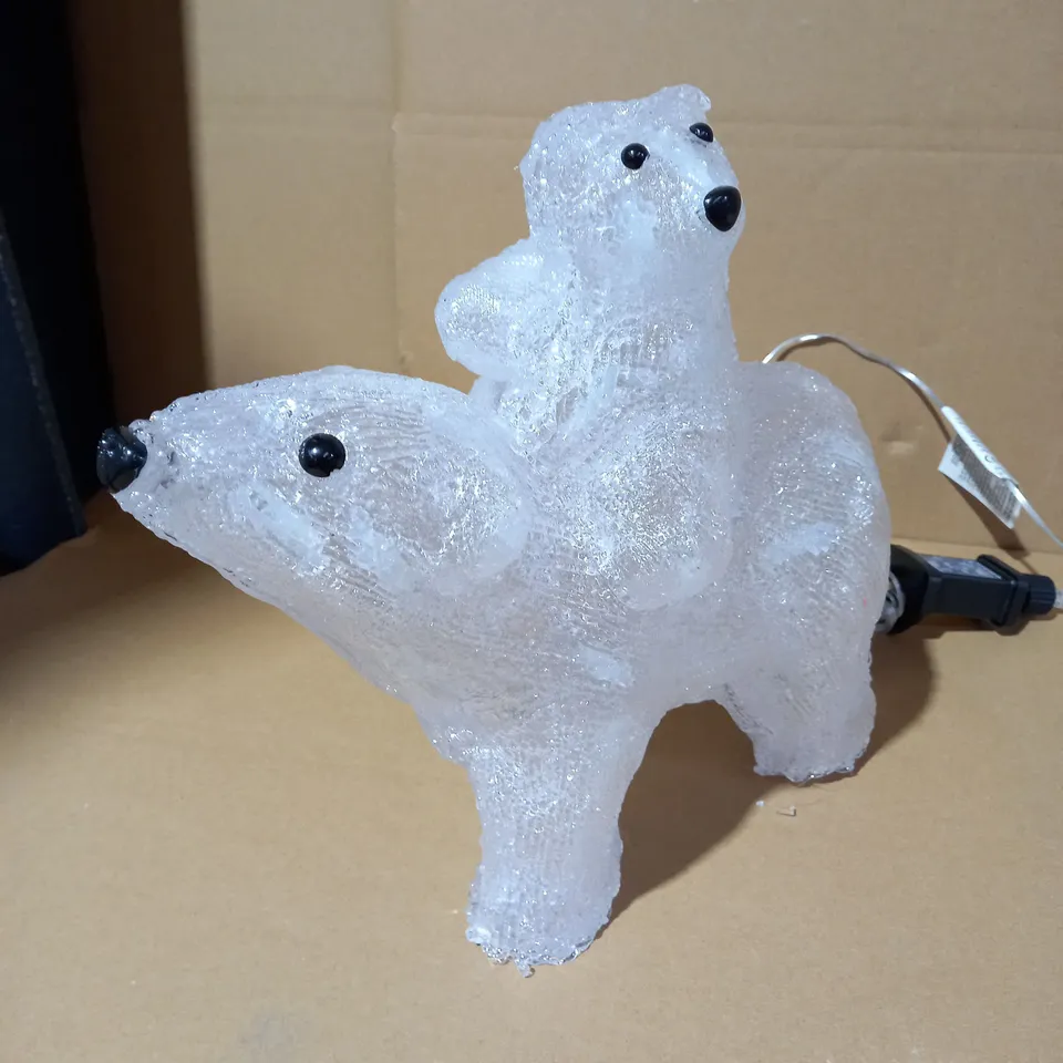 ACRYLIC MUMMY AND BABY POLAR BEAR OUTDOOR