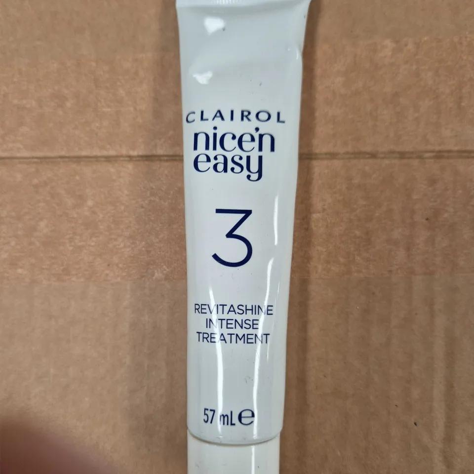 APPROXIMATELY 20 ASSORTED ITEMS INCLUDING CLAIROL REVITASHINE AND SKIN TAG REMOVER