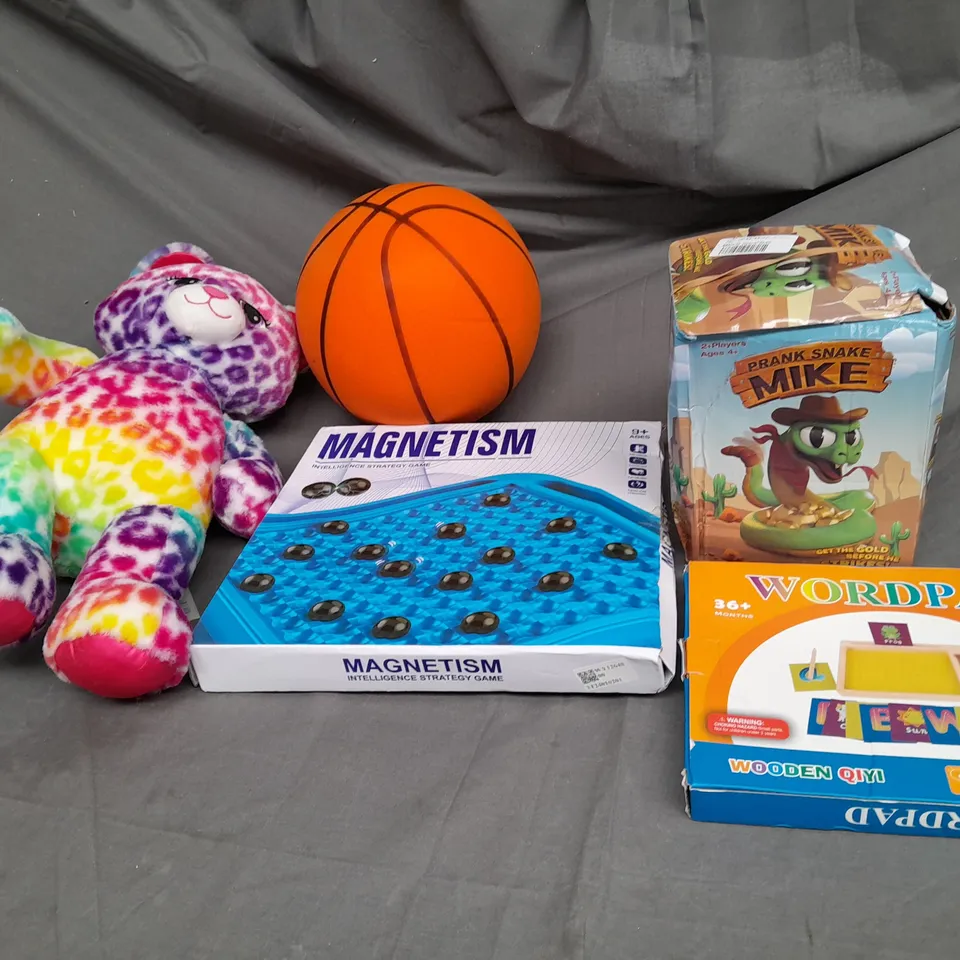 LARGE BOX OF ASSORTED TOYS AND GAMES TO INCLUDE FOAM BASKETBALL, TEDDIES AND WORDPAD