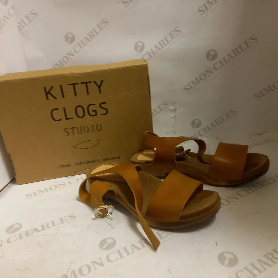 KITTY CLOGS STUDIO FIKA OCHRE 30MM HEEL - SIZE 40
