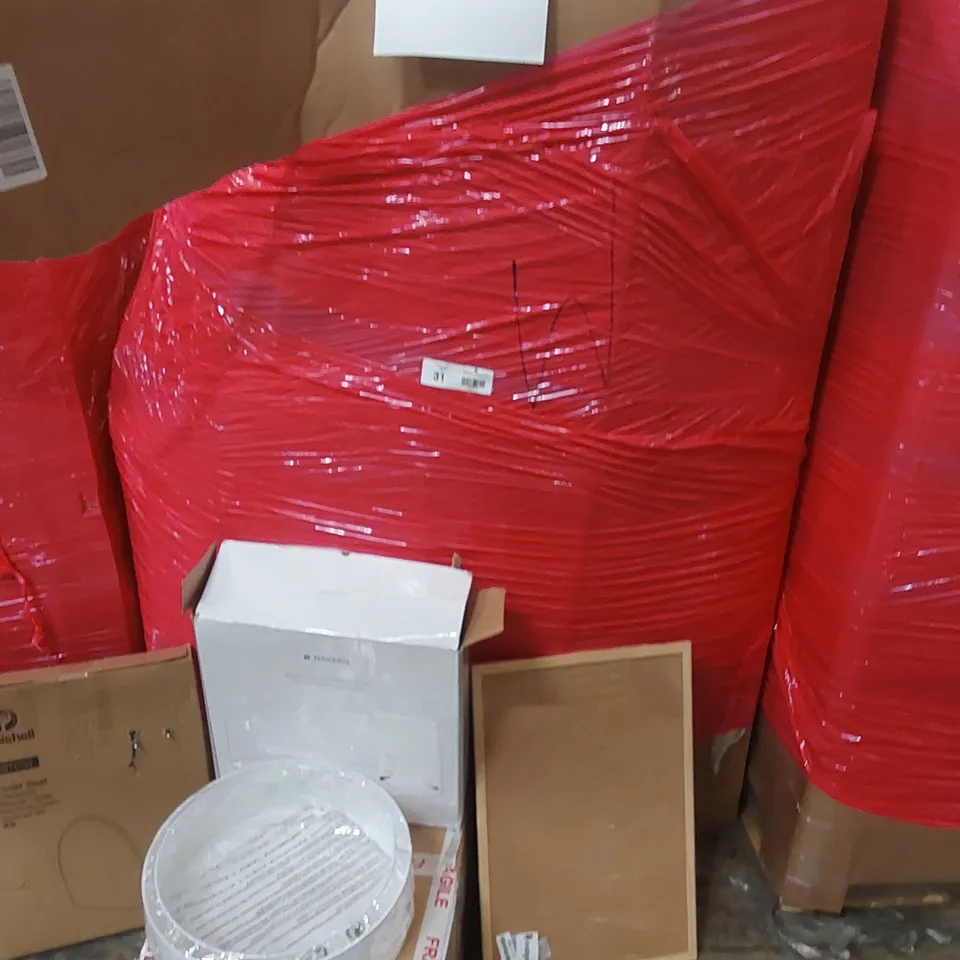 LARGE PALLET OF ASSORTED HOUSEHOLD PRODUCTS TO INCLUDE; PIPISHELL TOILET SEAT, NAVARIS CEILING LAMP, DONYER POWER PATIO HEATER AND NOTICE BOARD