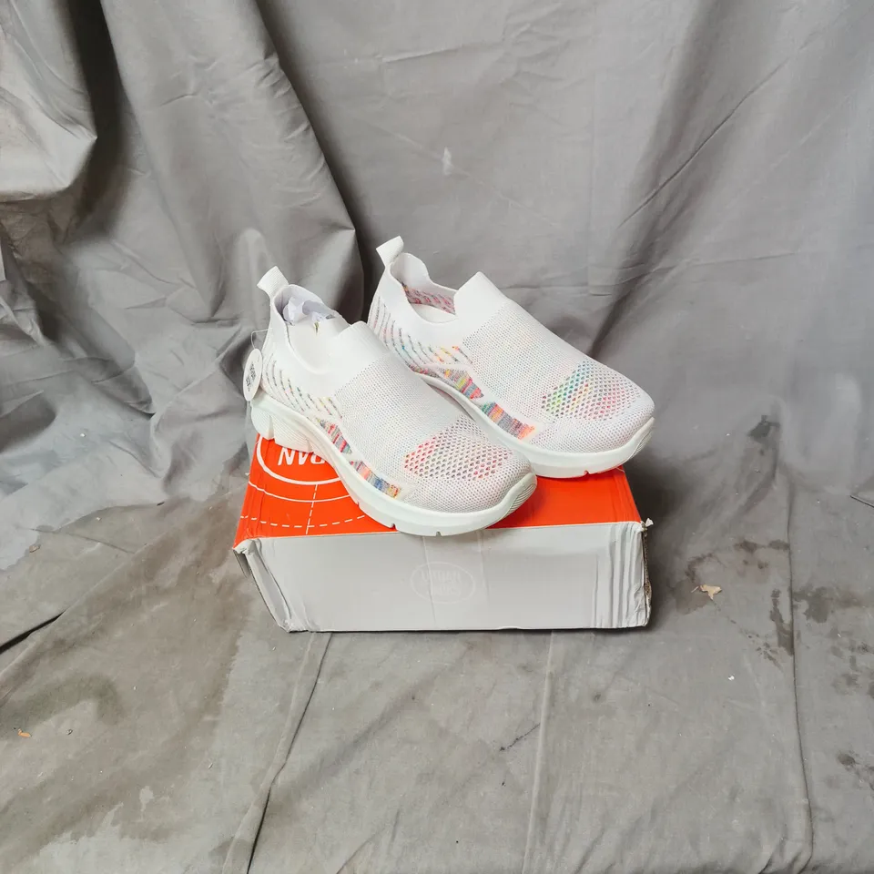 URBAN JACKS WHITE KNIT RUNNING SHOES – BOXED UK SIZE 5