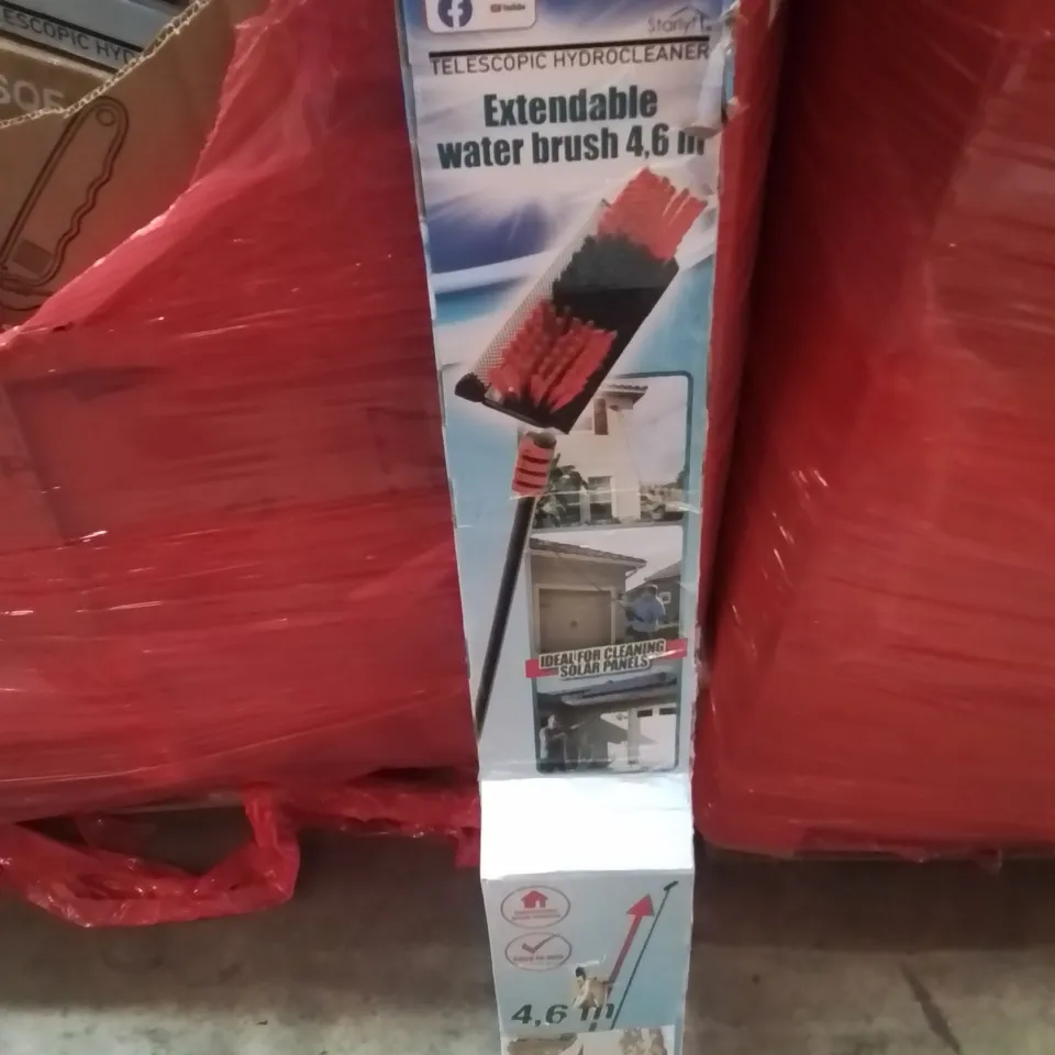PALLET CONTAINING VARIOUS ASSORTED BOXED HOUSEHOLD ITEMS TO INCLUDE: EXTENDABLE WATER BRUSH, PLAYPEN, DESK STAND CLAMP, WALL MOUNTED BATHROOM MIRROR AND LOTS MORE UNMARKED BOXED ITEMS 