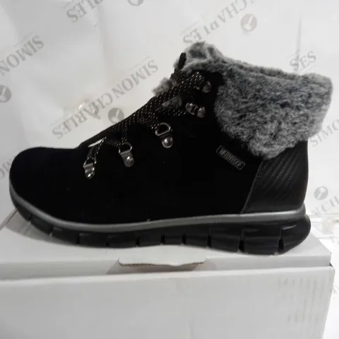 SKECHERS SYNERGY BLACK LACE BOOTS - SIZE 6.5