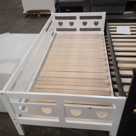 DAYBED CABIN BED WITH PULL-OUT TRUNDLE, HEART-SHAPED WOODEN SOFA BED FOR KIDS & ADULTS, WHITE 90Γ190CM