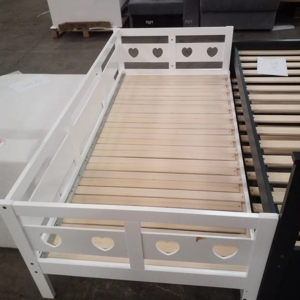 DAYBED CABIN BED WITH PULL-OUT TRUNDLE, HEART-SHAPED WOODEN SOFA BED FOR KIDS & ADULTS, WHITE 90×190CM