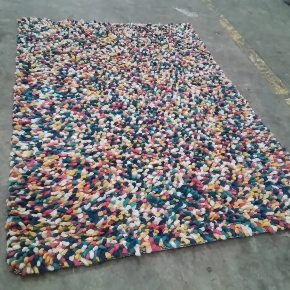 QUALITY DESIGNER AREA RUG - APPROXIMATELY 178x122cm