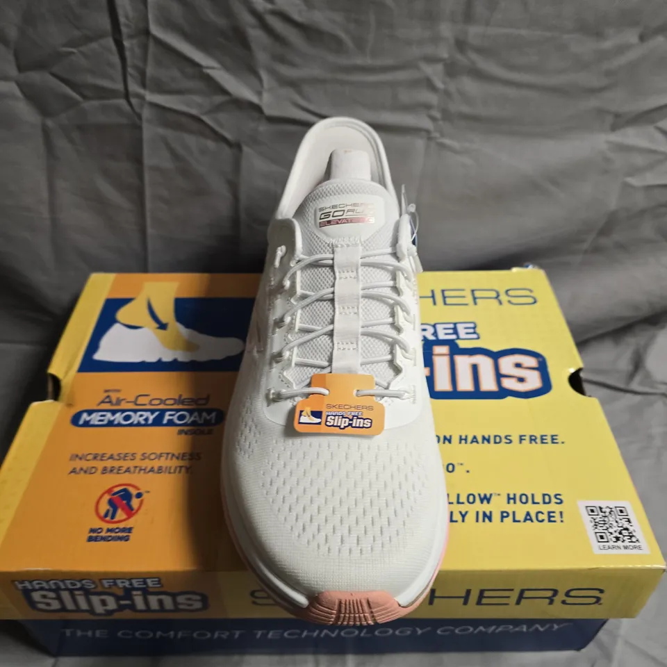BOXED PAIR OF WOMENS SKECHERS GO RUN ELEVATE 2.0 TRAINERS - UK SIZE 6