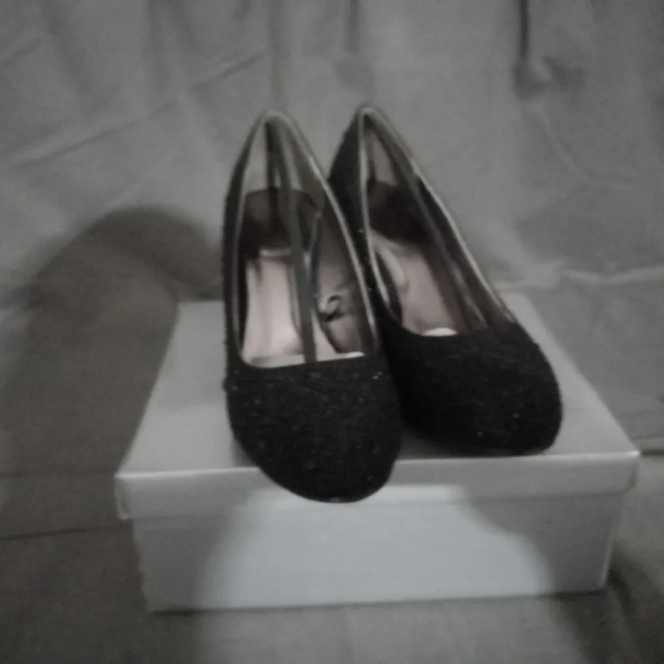 APPROXIMATELY 13 BOXED PAIRS OF CASANDRA BLACK HIGH HEELED SHOES IN VARIOUS SIZES TO INCLUDE SIZE 36EU 