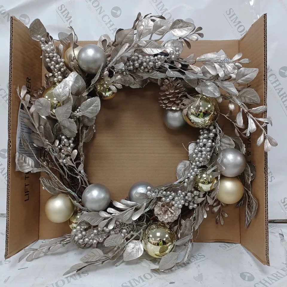 CHAMPAGNE AND GOLD PRE-LIT FESTIVE WREATH RRP £32.99