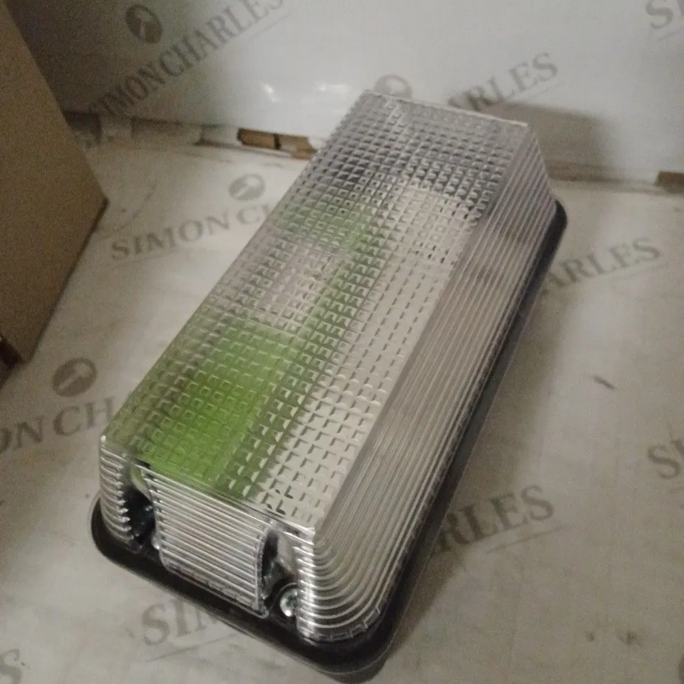 LOT OF 4 ASD LIGHTING AB/BP009U6CB BULKHEADS