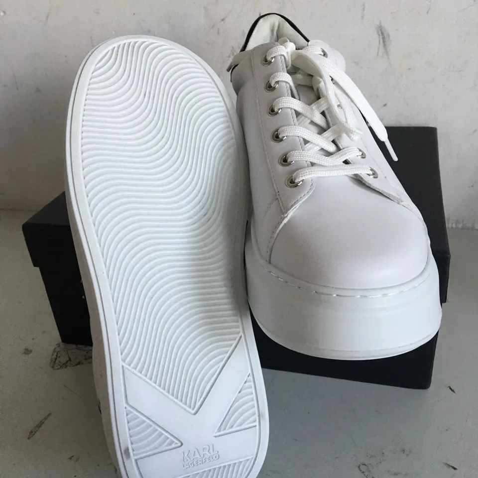 BOXED PAIR OF SIZE 8 KARL LAGERFIELD WHITE LACEUP PLATFORM IKONIC LOW SHOES