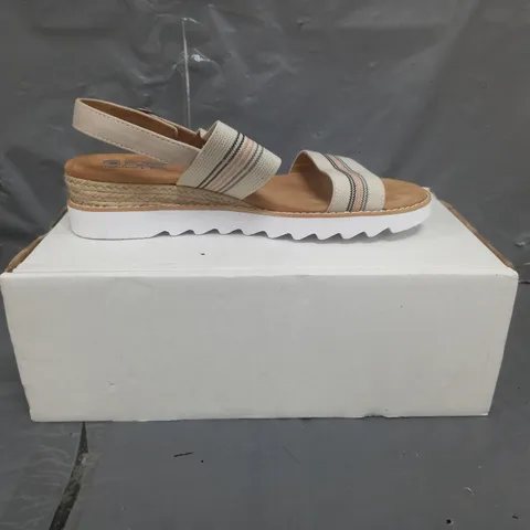 BOBS FROM SKECHERS DESERT KISS SANDALS TAUPE SIZE 8