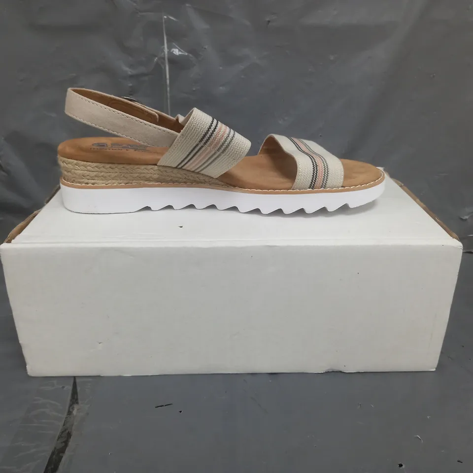 BOBS FROM SKECHERS DESERT KISS SANDALS TAUPE SIZE 8