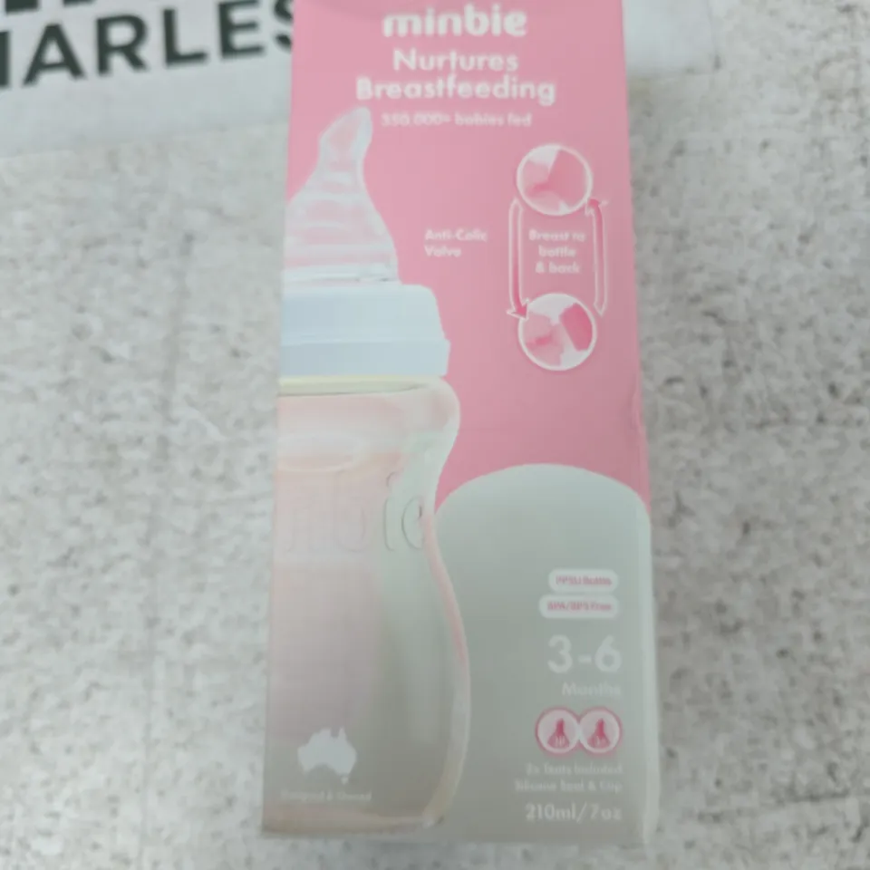 TOTE OF APPROXIMATELY 12 ASSORTED ITEMS TO INCLUDE: MINBIE BREASTFEEDING BOTTLE 