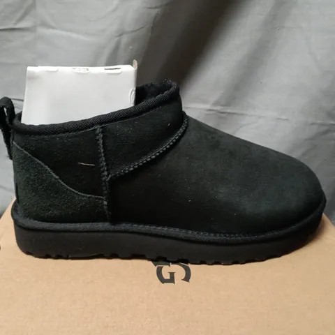 UGG WOMEN'S CLASSIC ULTRA MINI BOOTS – BLACK, UK 7