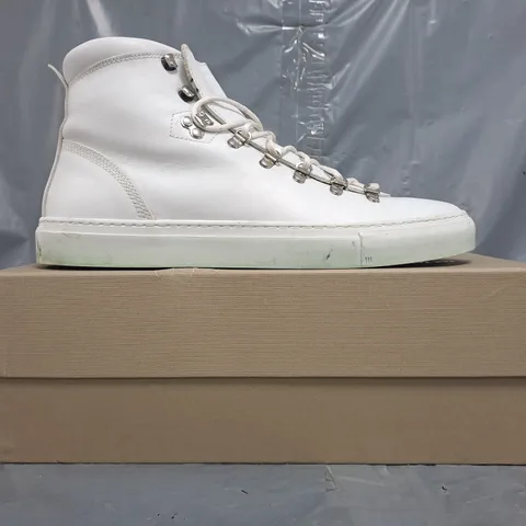 BOXED PAIR OF DIEMME MAROSTICA MID SHOES IN WHITE SIZE UK 10