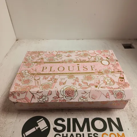 P LOUISE MAKE-UP GIFT SET – PINK BOX