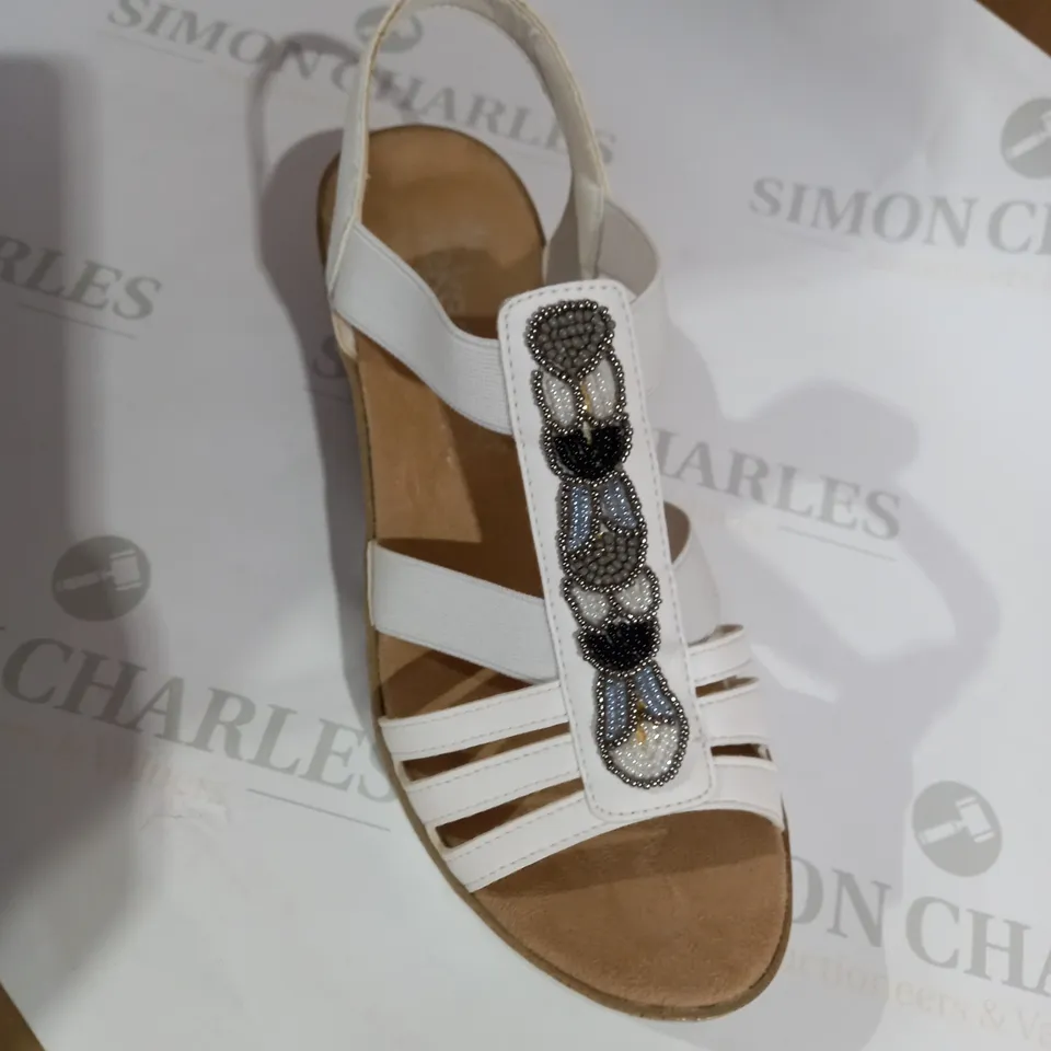 RIEKER WHITE SANDALS SIZE 4 