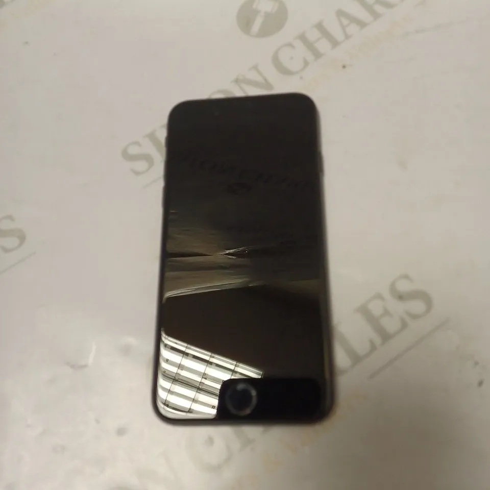BOXED APPLE IPHONE SE IN BLACK 64GB