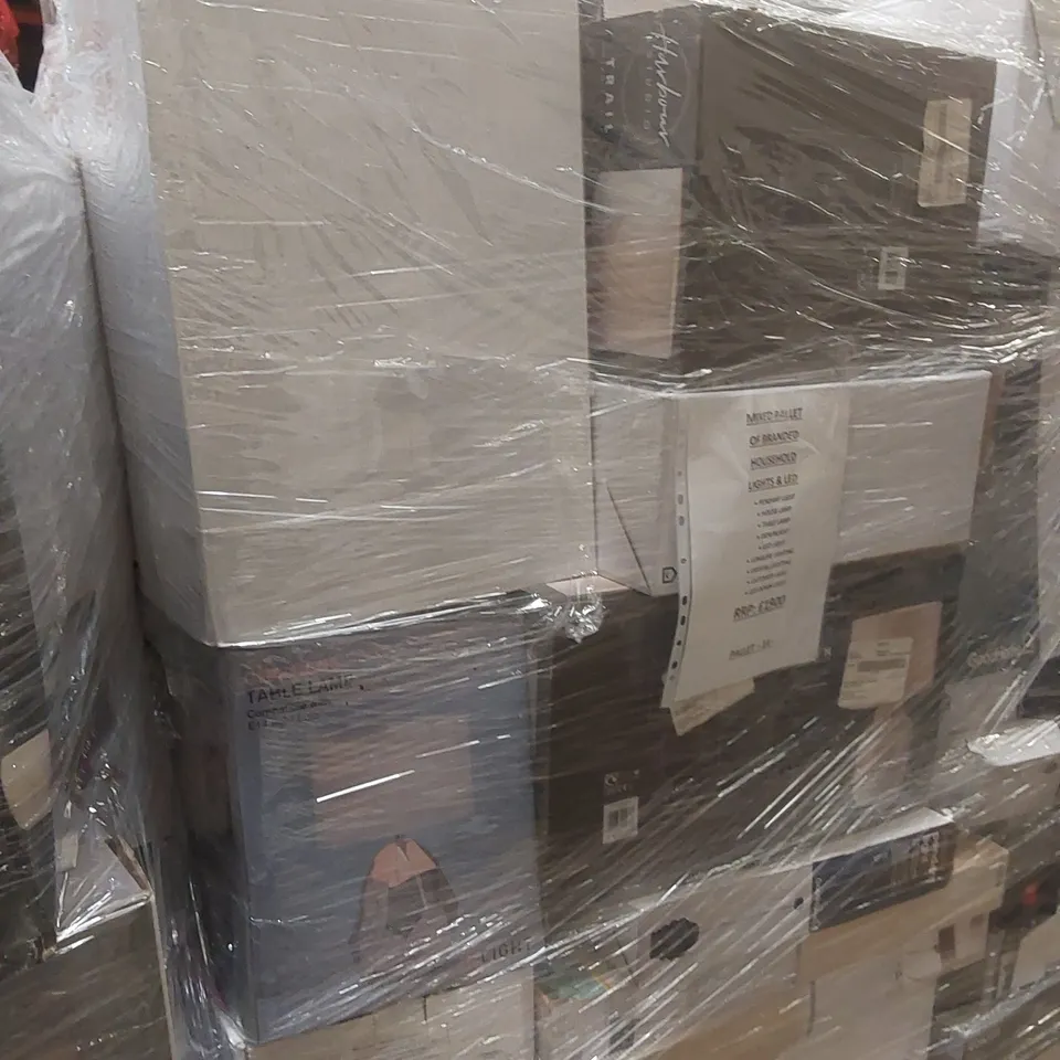 PALLET CONTAINING A VERY LARGE QUANTITY OF BRANDED HOUSEHOLD LIGHTS