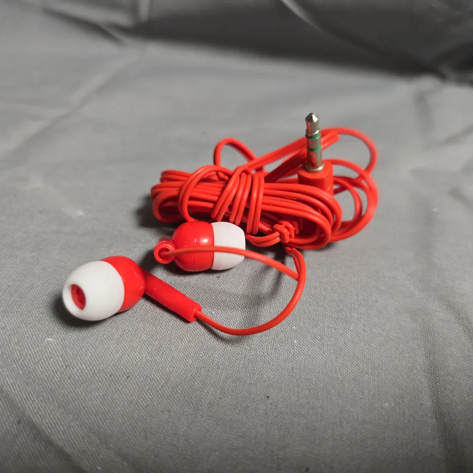 BOX OF APPROXIMATELY 30 BAGGED M&E 3.5MM JACK EARPHONES IN RED