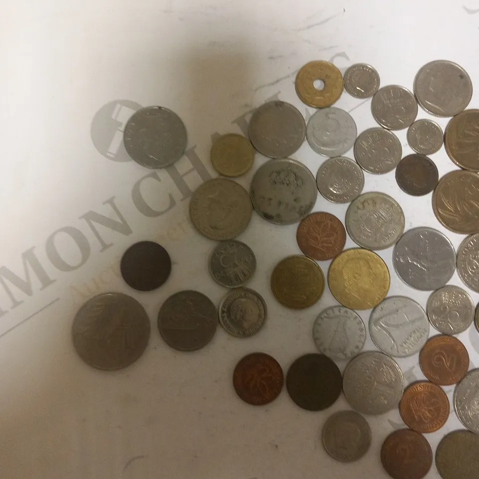LARGE COLLECTION OF ASSORTED COINS FROM AROUND THE GLOBE TO INCLUDE; COLLECTIONS OF SPANISH, EURO, BUNDES REPUBLIK DEUTSCHLAND,ITALIAN, JULIAN KONINGIN DER NEDERLANDEN AND BELGIE