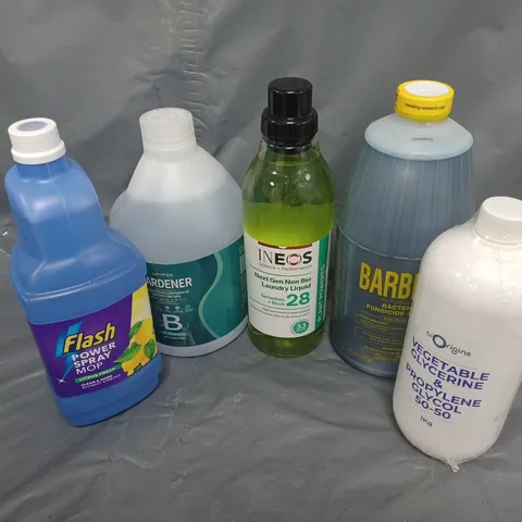 APPROXIMATELY 8 ASSORTED LIQUIDS TO INCLUDE BARBICIDE (1.89L), FLASH POWER SPRAY (1.25L), INEOS NEXT GEN NON BIO LAUNDRY LIQUID, ETC - COLLECTION ONLY