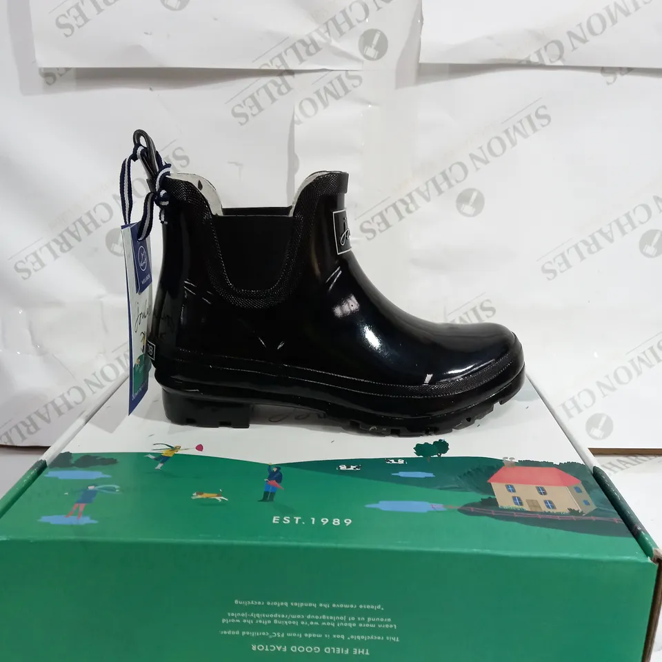 PAIR OF JOULES WELIBOB GLOSS BLACK - UK SIZE 4 