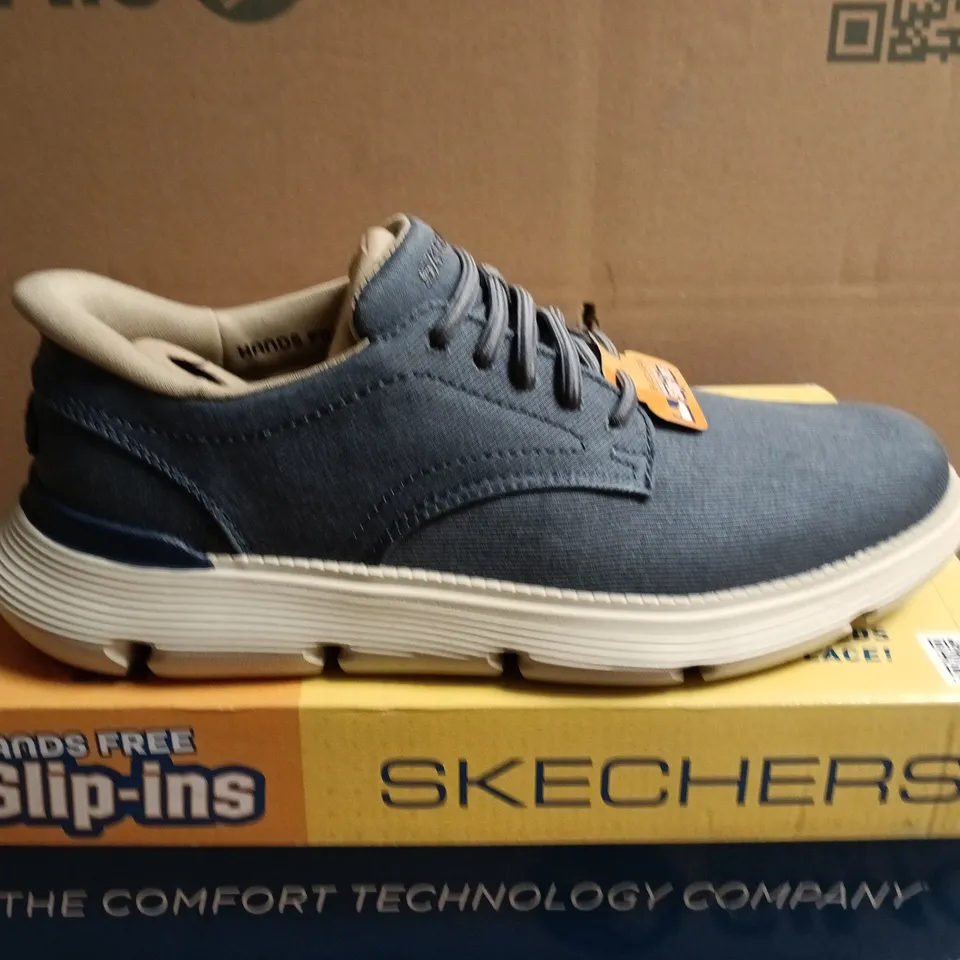 BOXED PAIR OF SKECHERS SLIP-INS NAVY DENIM TRAINERS – UK SIZE 8.5