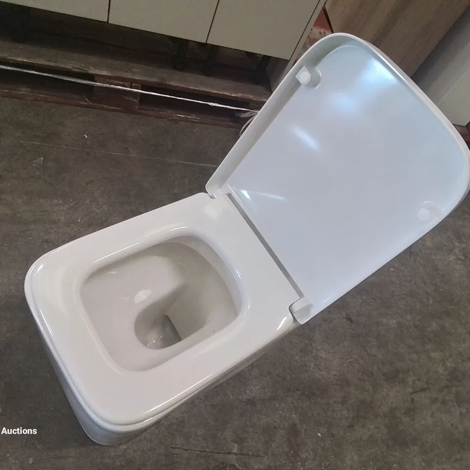 DESIGNER TOILET WITH SOFT CLOSE SEAT 