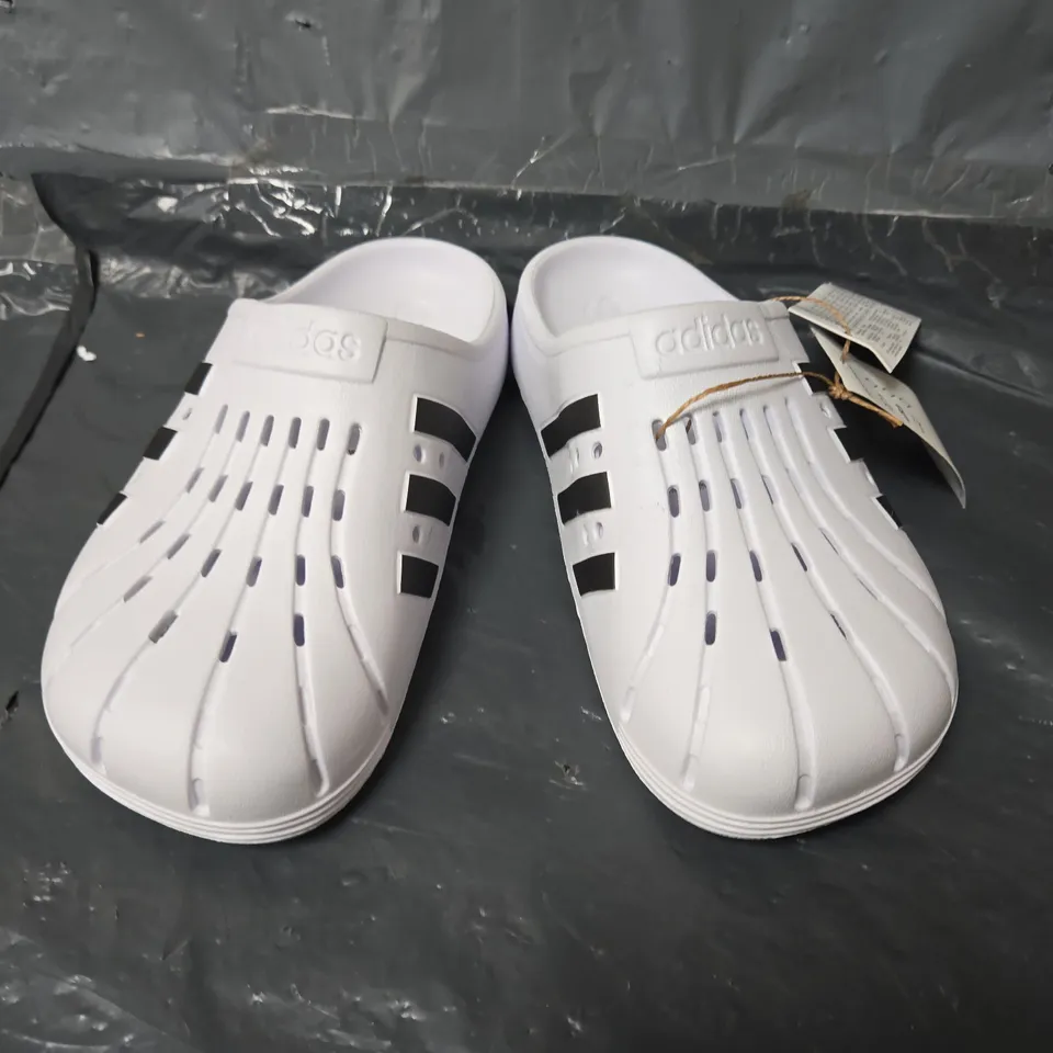 UNBOXED PAIR OF ADIDAS SLIDES IN WHITE - UK 5