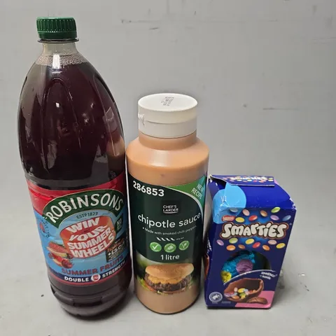 APPROXIMATELY 6 ASSORTED FOOD & DRINK ITEMS TO INCLUDE - ROBINSON SUMMER FRUITS , CHIPOTLE SAUCE ETC