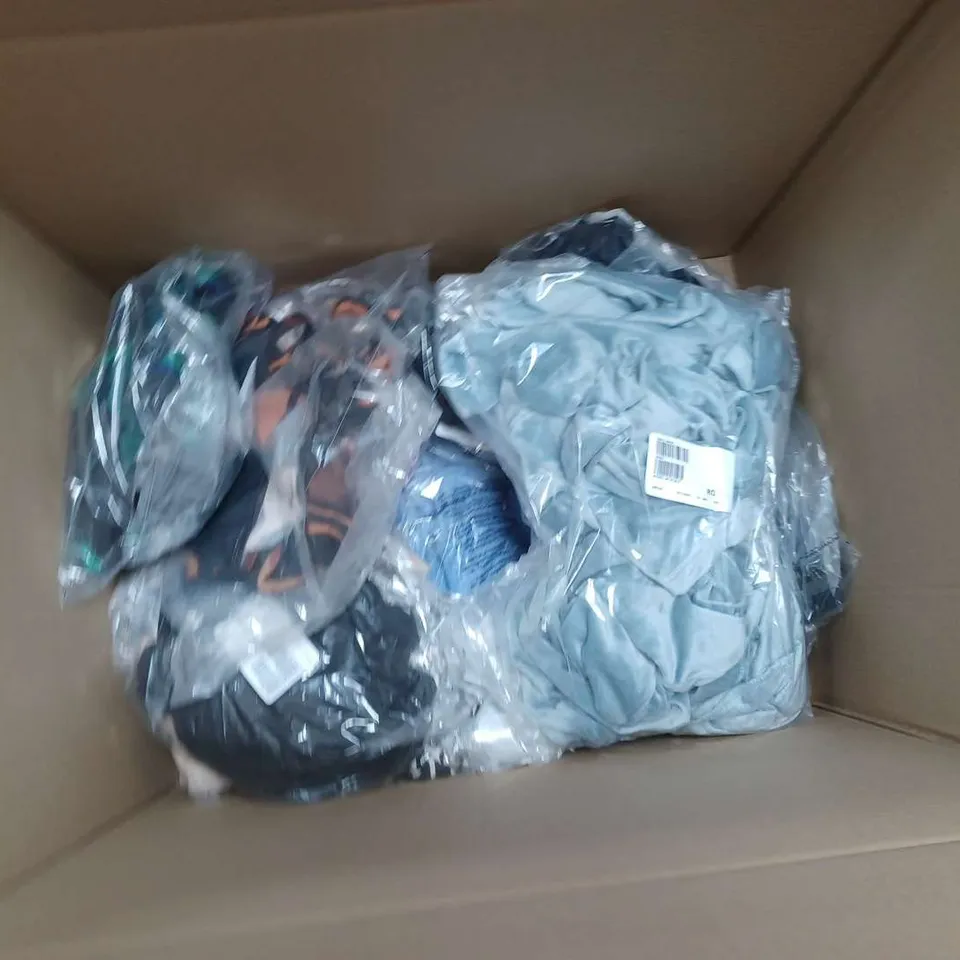 APPROXIMATELY 20 LADIES CLOTHING ITEMS IN VARIOUS COLOURS, STYLES AND SIZES