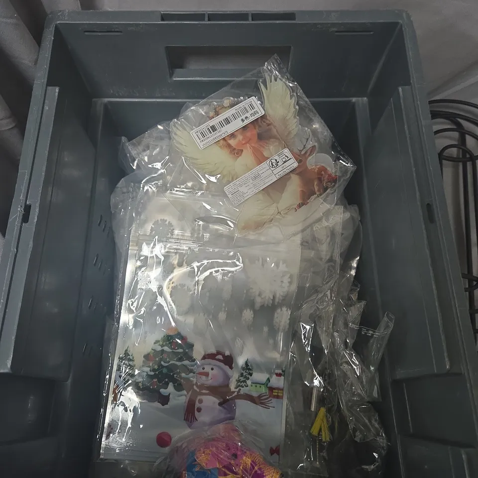 APPROXIMATELY 15 Assorted homeware and Christmas decor lot