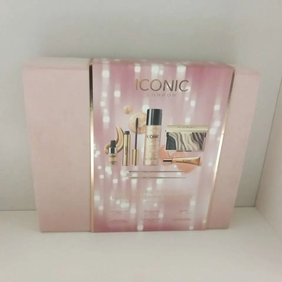 BOXED ICONIC LONDON GLOWING OUT-OUT GIFT SET