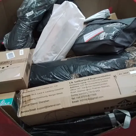 PALLET CONTAINING VARIOUS ASSORTED BOXED HOUSEHOLD ITEMS TO INCLUDE: CAMPING TENT, WEIGHTED BLANKET, SLEEPING BAG AND LOTS MORE UNMARKED BOXED ITEMS