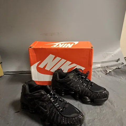 BOXED PAIR OF NIKE SHOX TL BLACK UK 7