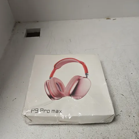 APPROXIMATELY 8 ASSORTED ITEMS INCLUDING P9 PRO MAX HEADPHONES AND ULTRA PODS MAX 