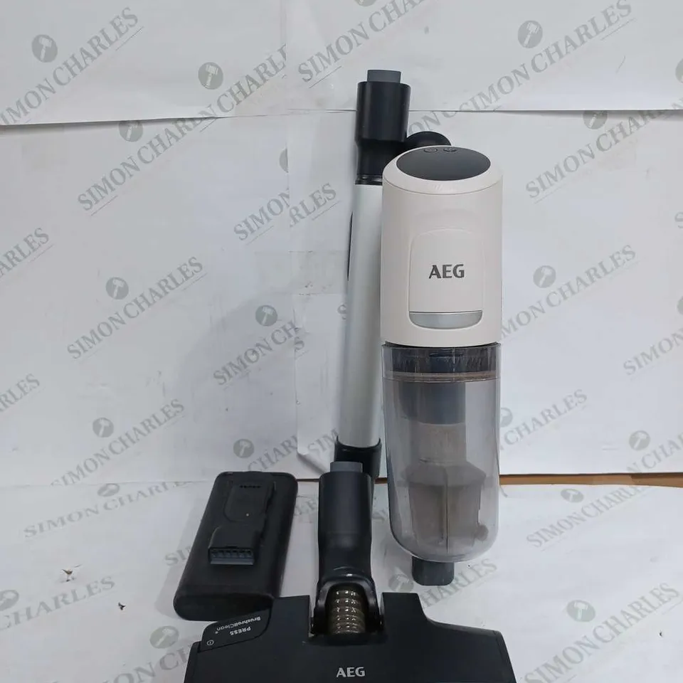 AEG ULTIMATE 8000 VACUUM IN WHITE