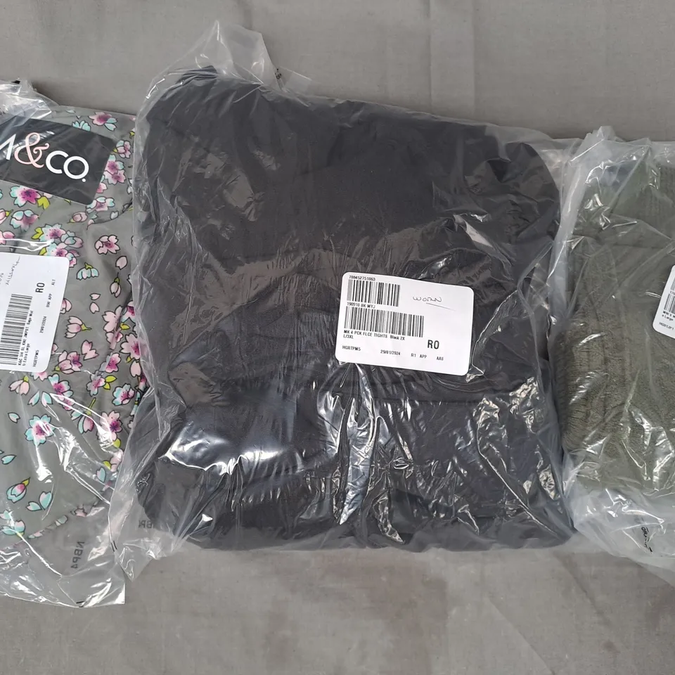 BOX OF APPROXIMATELY 20 ASSORTED CLOTHING AND FASHION ITEMS IN VARIOUS STYLES, SIZES, AND COLOURS TO INCLUDED KIM & CO, ETC