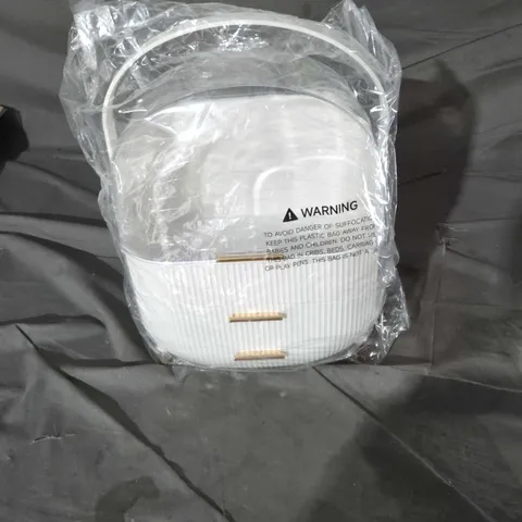 WHITE PLASTIC ORGANIZER