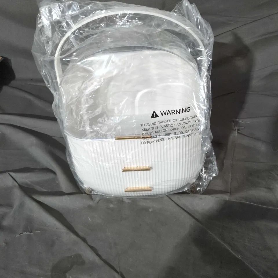 WHITE PLASTIC ORGANIZER