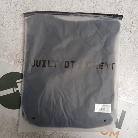 BAGGED BUILT DIFFERENT CREW T-SHIRT IN NAVY SIZE XL