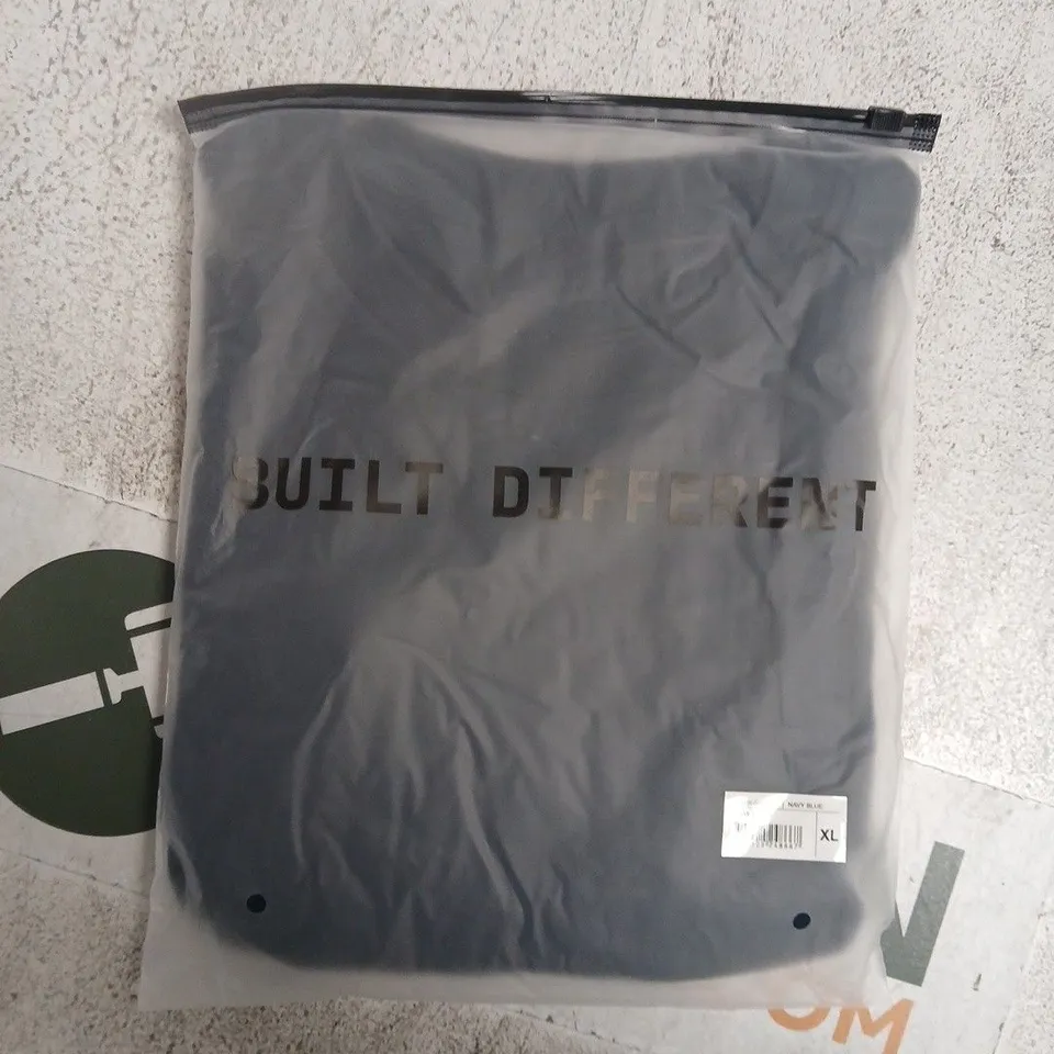 BAGGED BUILT DIFFERENT CREW T-SHIRT IN NAVY SIZE XL