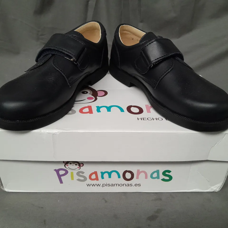 BOXED PAIR OF PISAMONAS KIDS SHOES IN BLACK EU SIZE 33