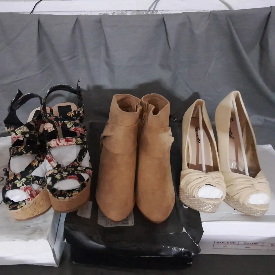 APPROXIMATELY 10 BOXED PAIRS OF ASSORTED SHOES IN VARIOUS STYLES AND SIZES 