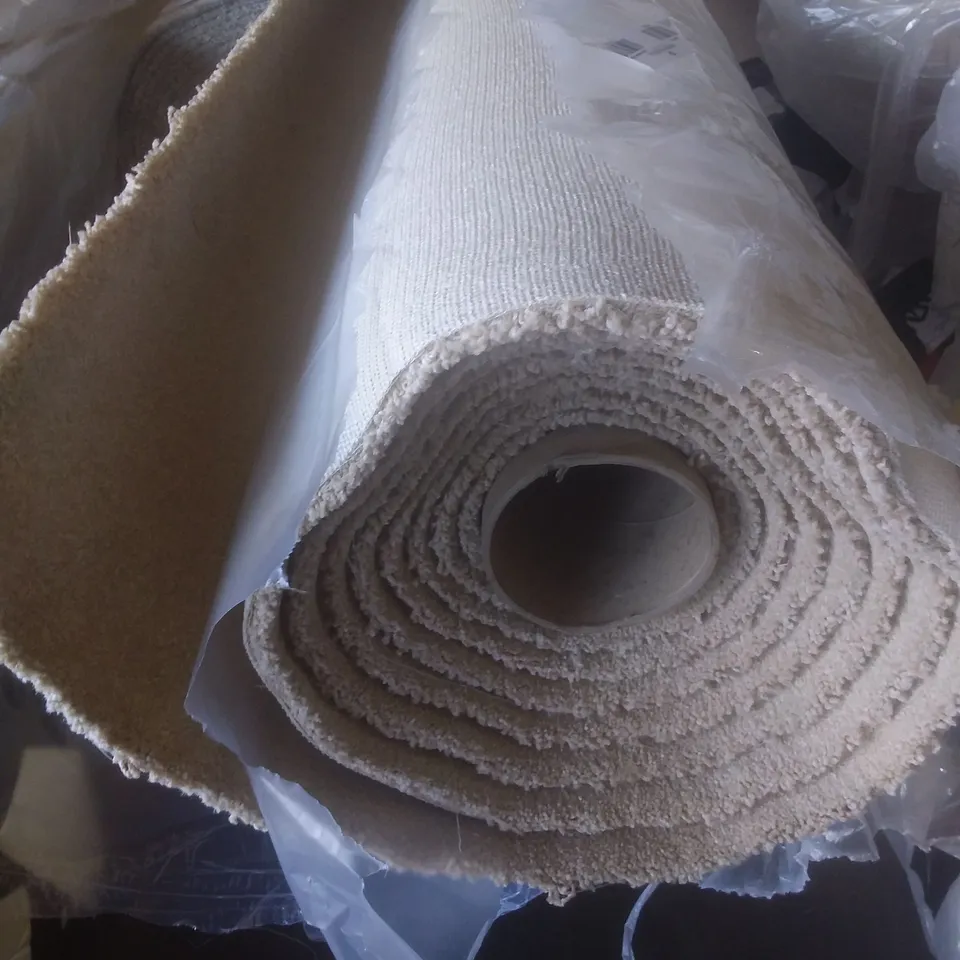 ROLL OF QUALITY FIRST IMPRESSIONS CLEAN CUT CARPET APPROXIMATELY 5.8X29M