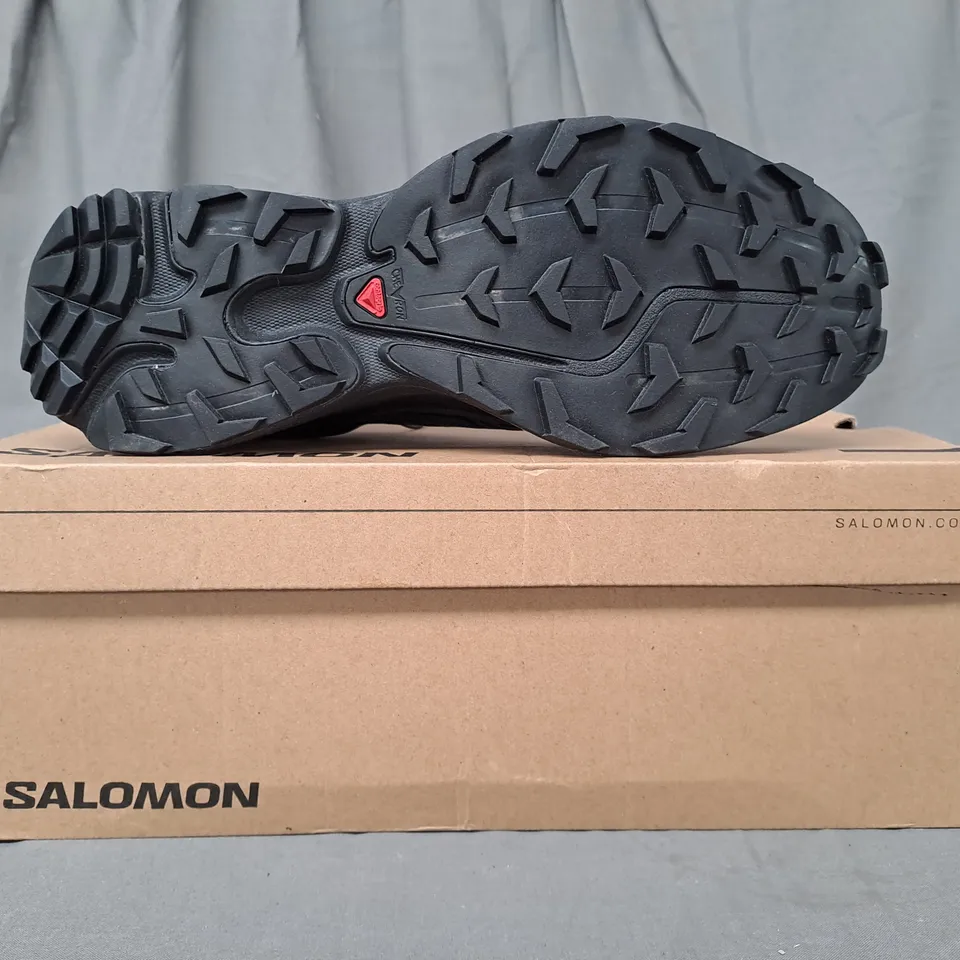 BOXED PAIR OF SALOMON XT-6 SHOES IN BLACK UK SIZE 9