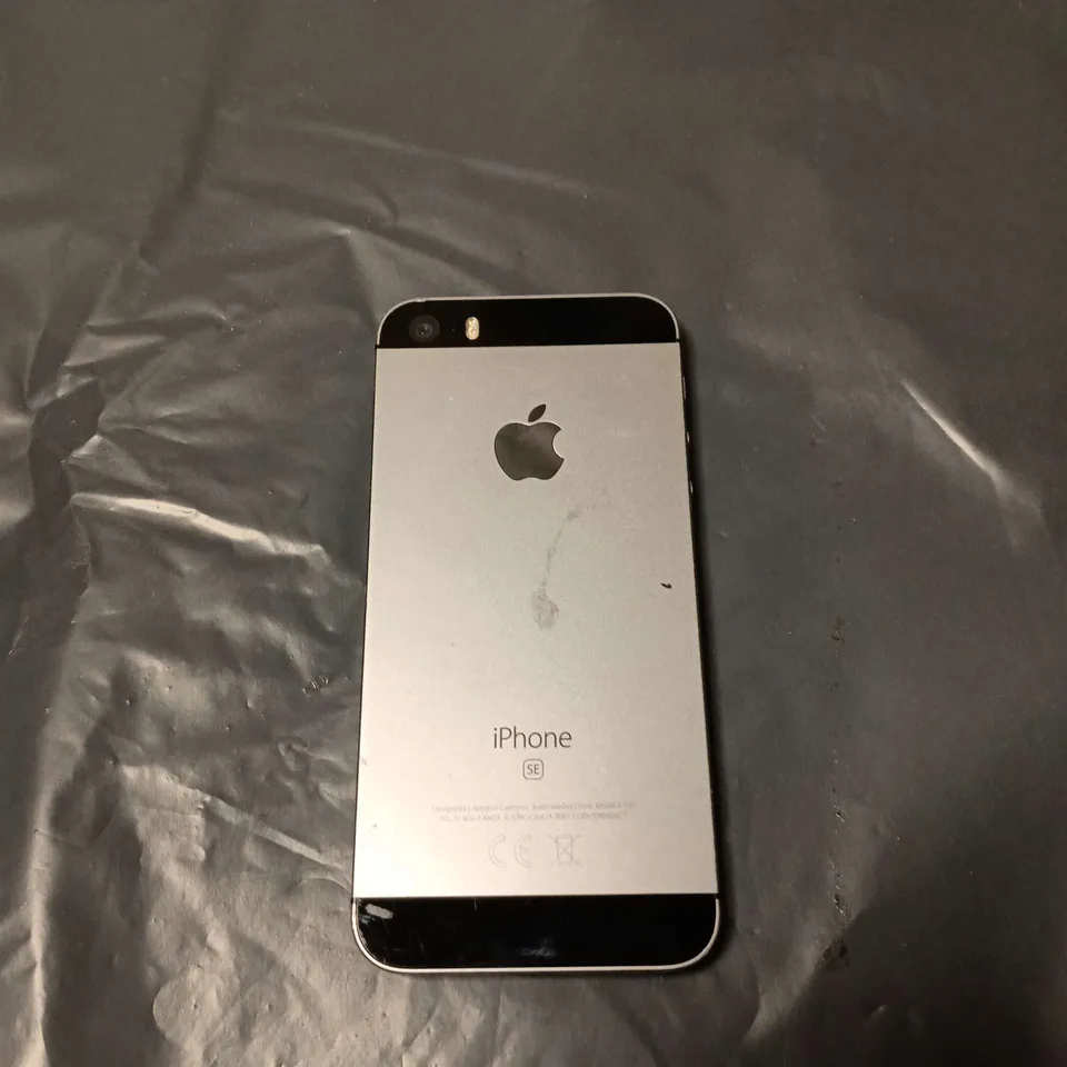 APPLE IPHONE SE – SILVER 
